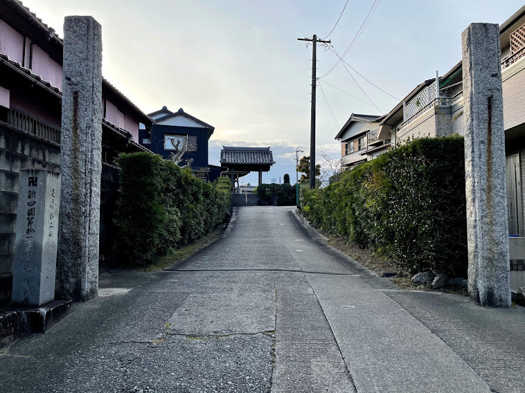 安徳寺 石柱門