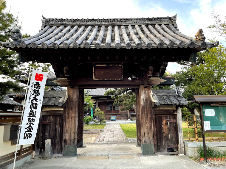 光照院　山門