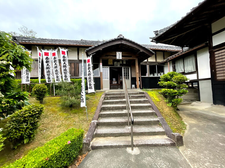 誓海寺 境内