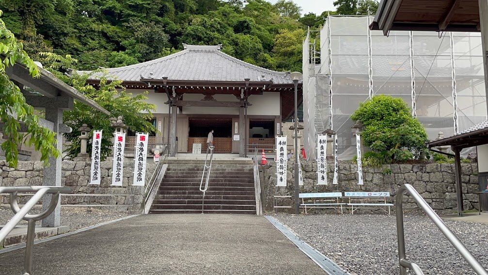 医王寺　境内