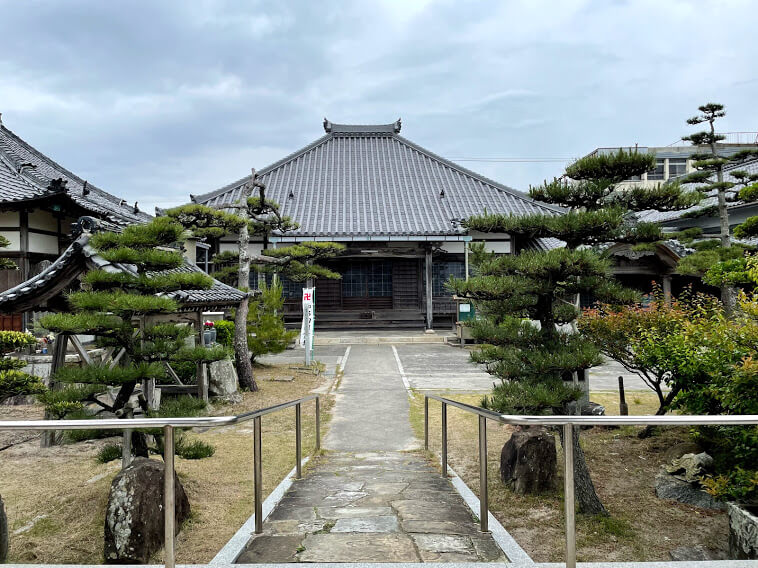 西方寺　境内