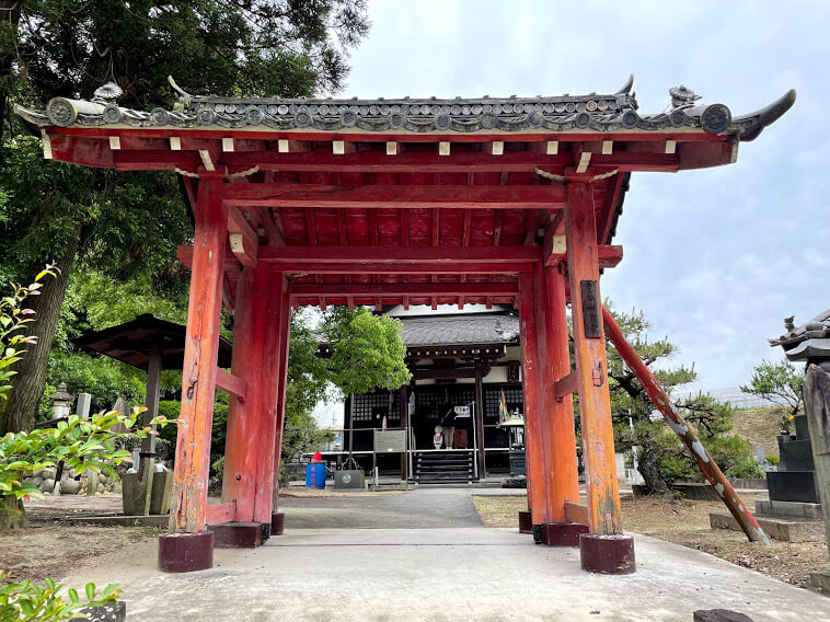 如意寺 朱色の山門